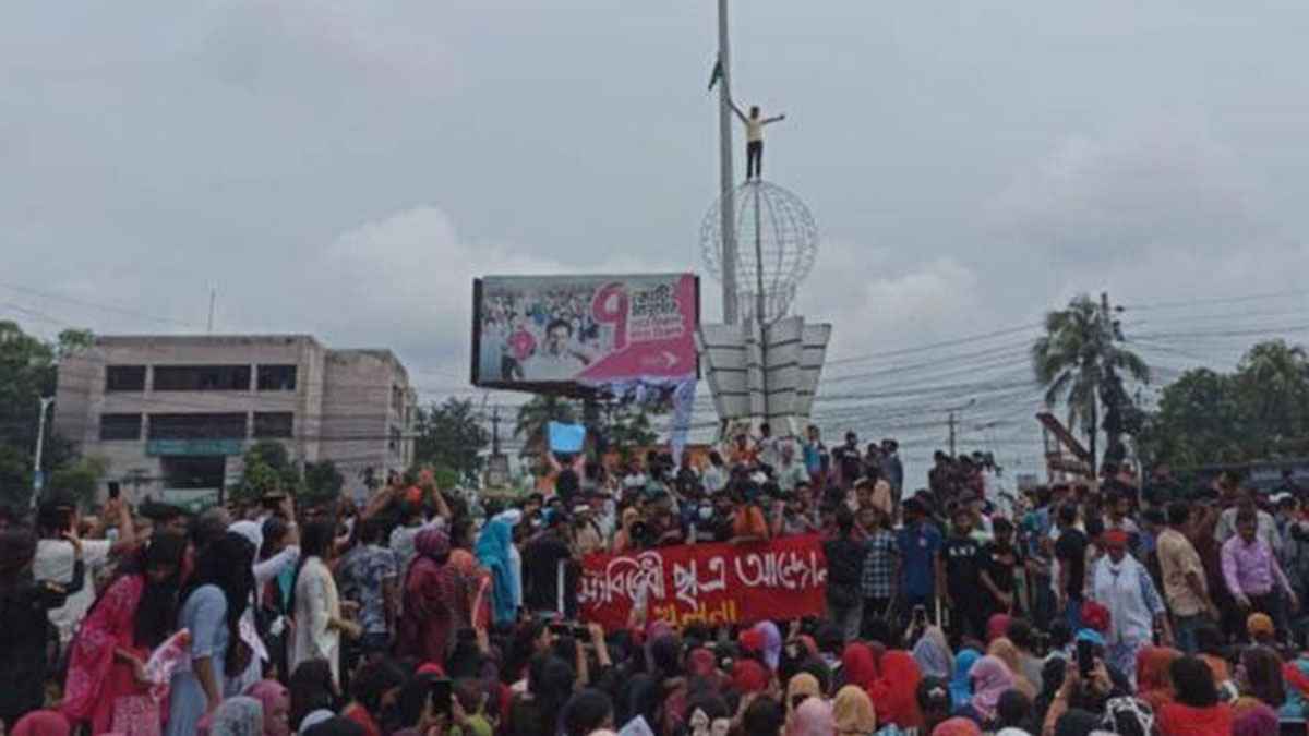 খুলনায় গণসমাবেশে অংশ নিতে জড়ো হচ্ছেন আন্দোলনকারীরা