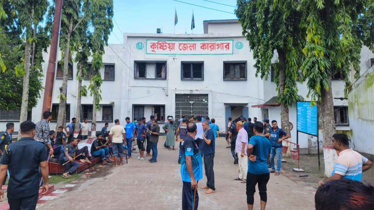 কুষ্টিয়া কারাগার থেকে পালিয়েছে আসামিরা, আহত ৫ কারারক্ষী