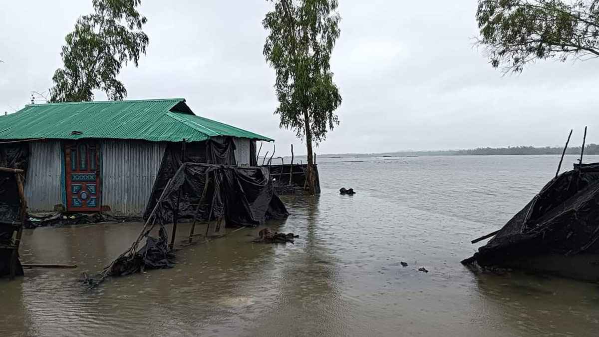 টানা বৃষ্টিতে মহেশখালীর নিম্নাঞ্চল প্লাবিত