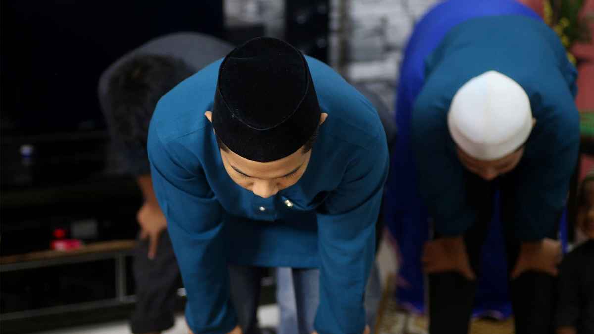 নামাজে হাসি পেলে করণীয়