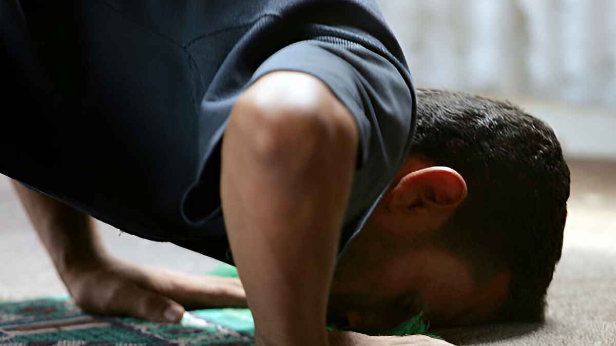 দু’রাকাত নামাজ পড়ে যেভাবে দোয়া করতে বলেছেন নবীজি