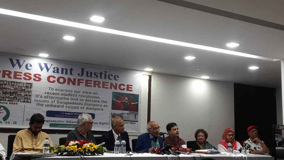 ‘দ্রুত বিচার না করলে দেশে ফিরে শেখ হাসিনা আবার কান্নার নাটক করবে’