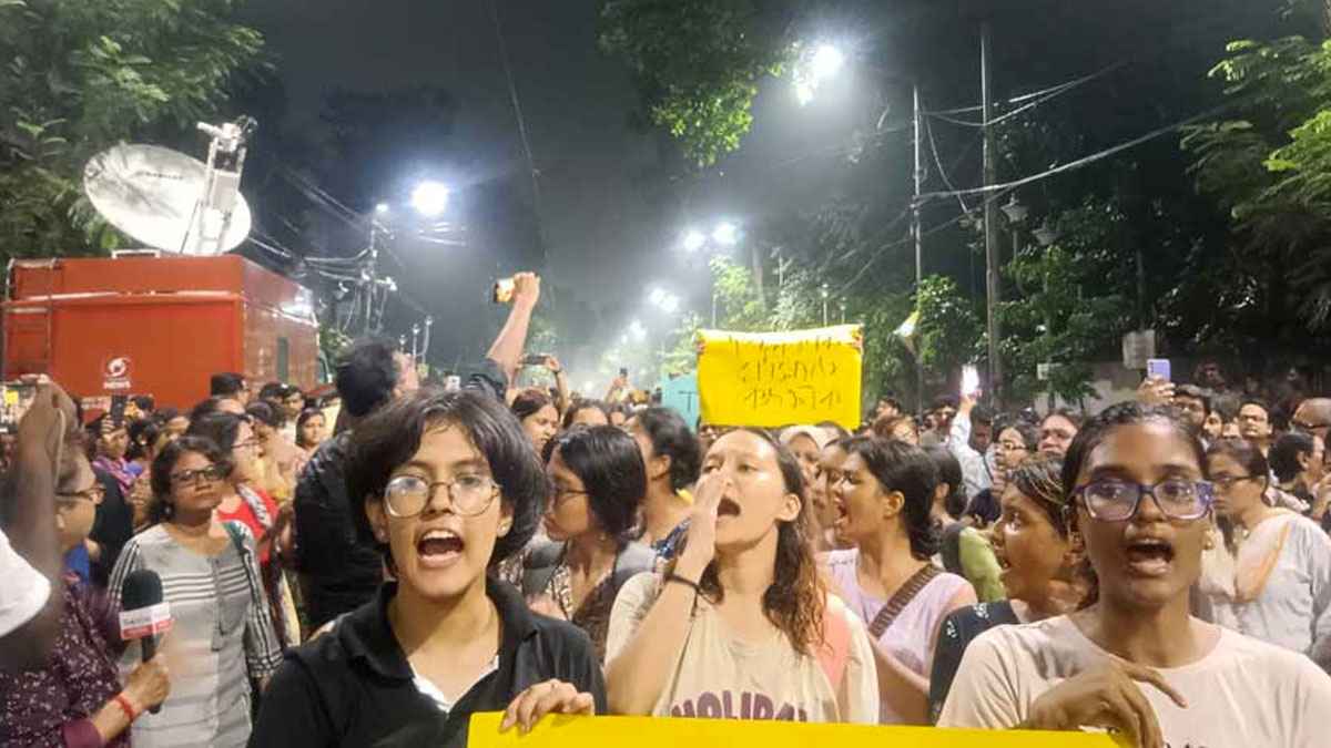 ধর্ষণ-খুন রুখে দিতে ভারতে নারীদের ‘রাত দখল’ কর্মসূচি