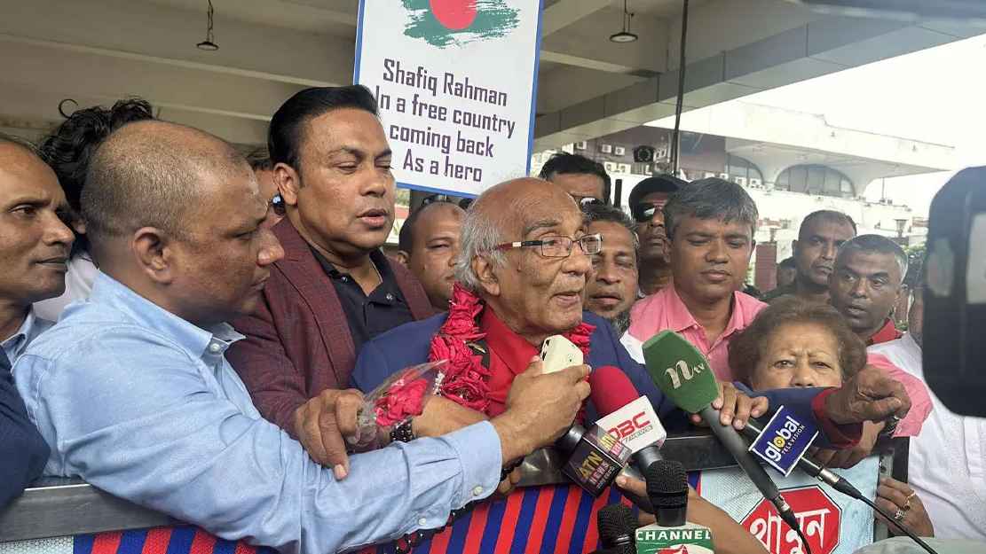 দেশে ফিরলেন সাংবাদিক শফিক রেহমান