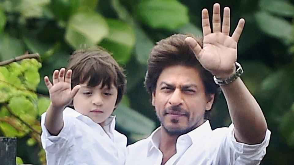 srk-greets-fans-on-eid-26418ea4-66de-11e7-95fb-ec6334583ea6-1507198813_20240528_140134027 srk-greets-fans-on-eid-26418ea4-66de-11e7-95fb-ec6334583ea6-1507198813_20240528_140134027