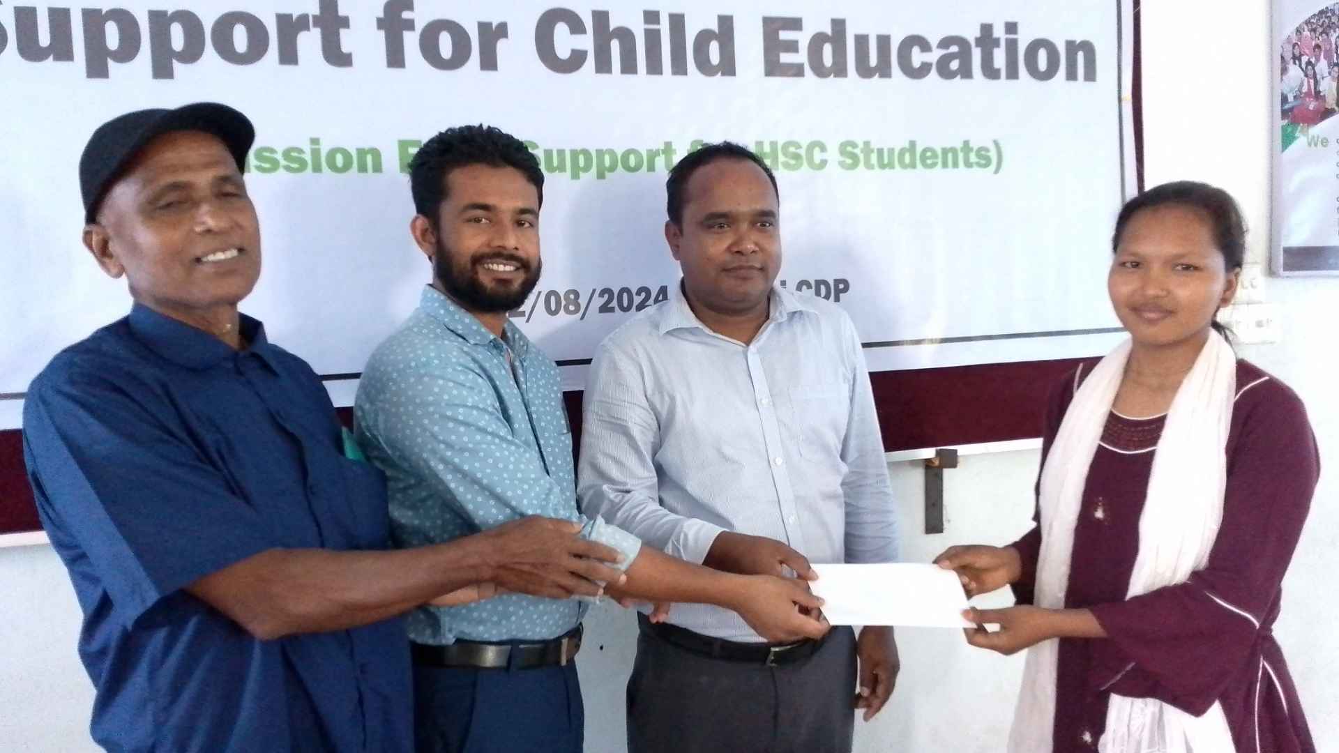 দিনাজপু‌রে একাদশ শ্রেণিতে ভর্তি সহায়তা পেলেন ৫০ শিক্ষার্থী