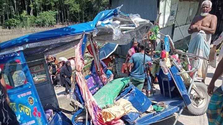 বরিশালে নসিমন ও অটোরিকশার সংঘর্ষে নিহত ১