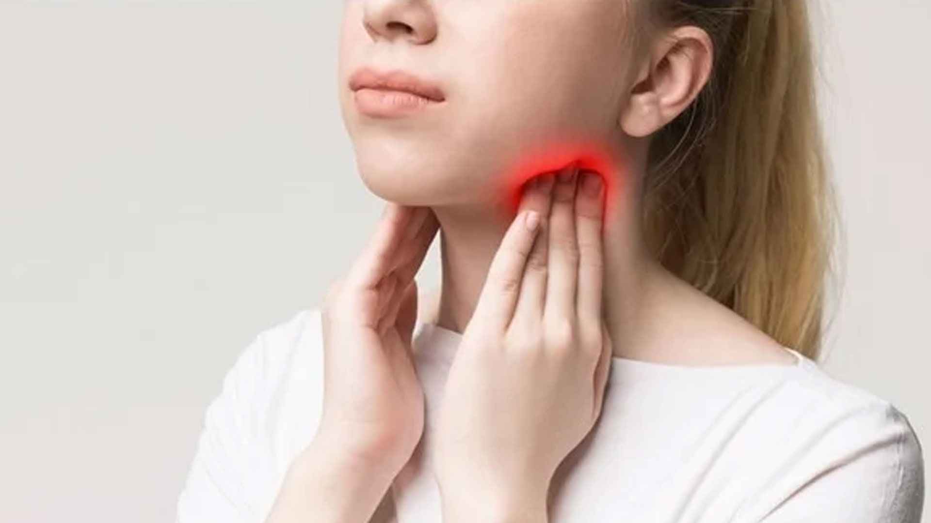 বর্ষায় বাড়ে টনসিলের ব্যথা, কমানোর ঘরোয়া উপায়