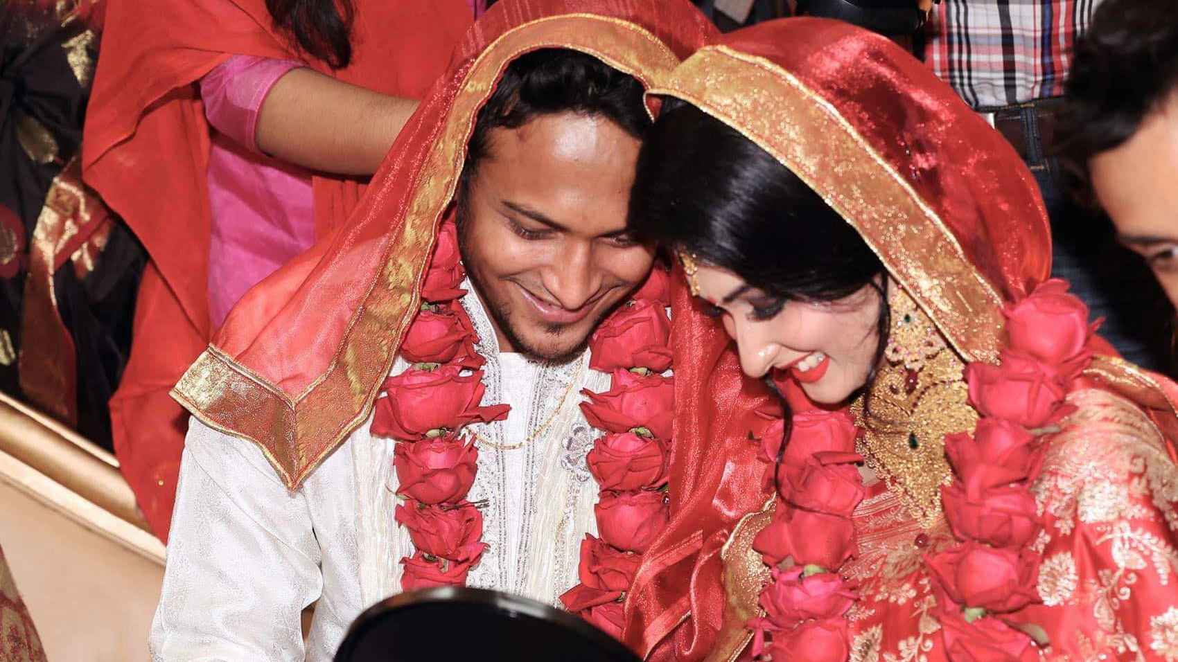 বিয়ের একযুগ পূর্তিতে সাকিবকে নিয়ে আবেগঘন স্ট্যাটাস শিশিরের