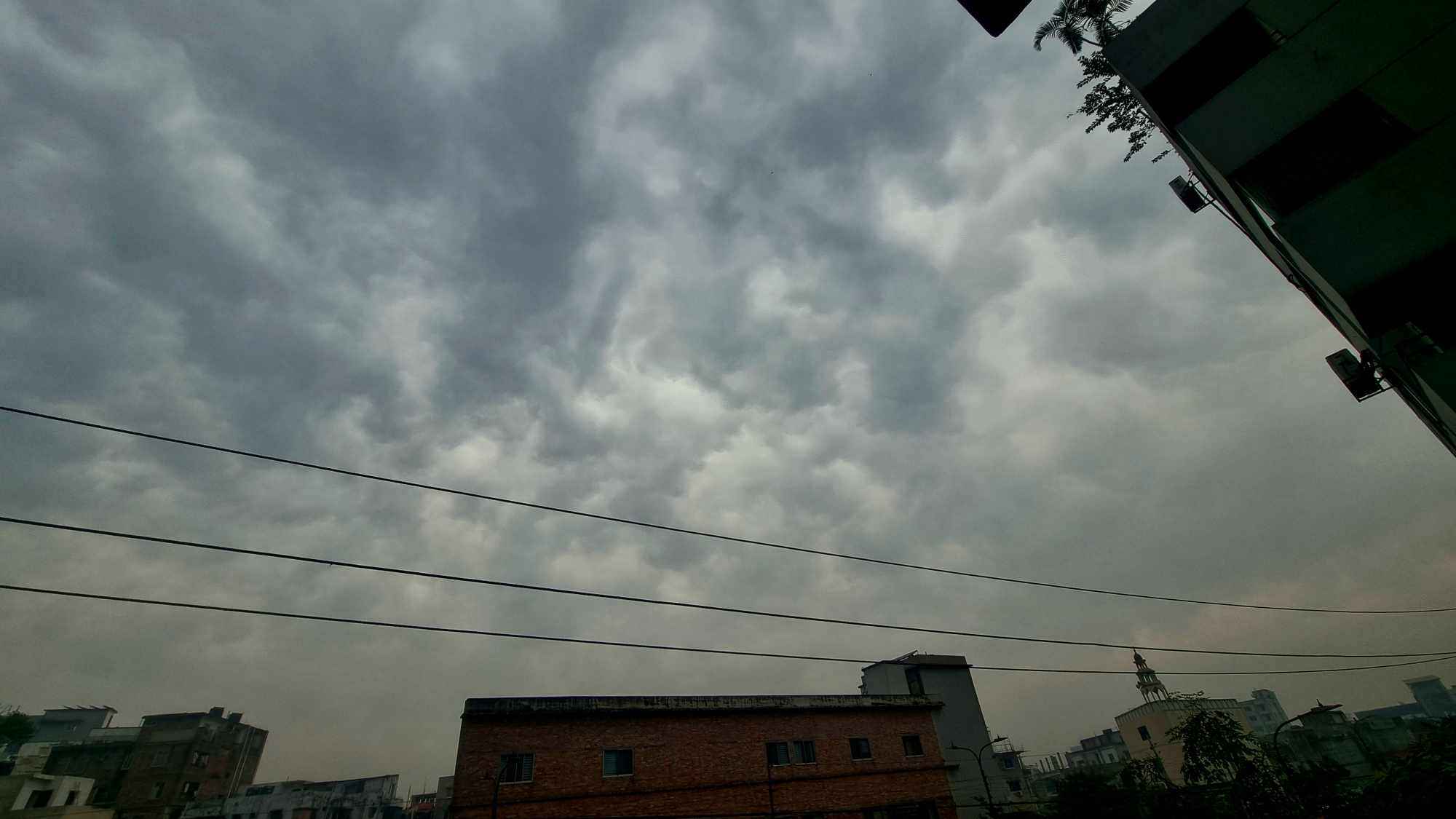 মেঘ জমেছে ঢাকার আকাশে, বৃষ্টি নিয়ে নতুন বার্তা