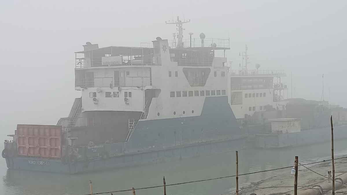 পাটুরিয়া-আরিচা ঘাটের ফেরি চলাচল বন্ধ