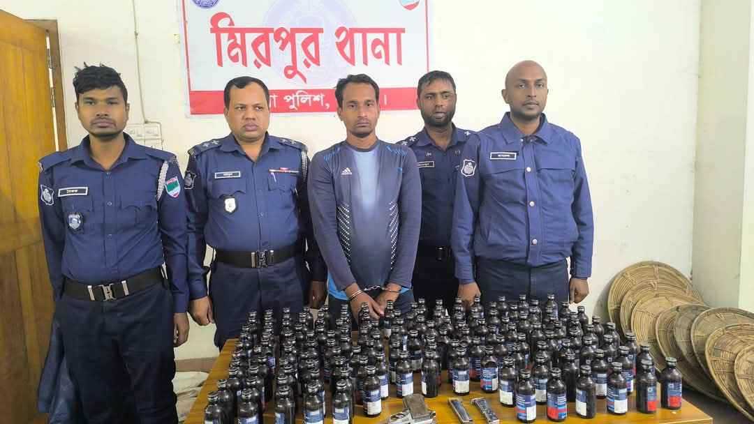 কুষ্টিয়ায় ফেনসিডিলসহ ট্রাক জব্দ ও অস্ত্র উদ্ধার, গ্রেফতার ১