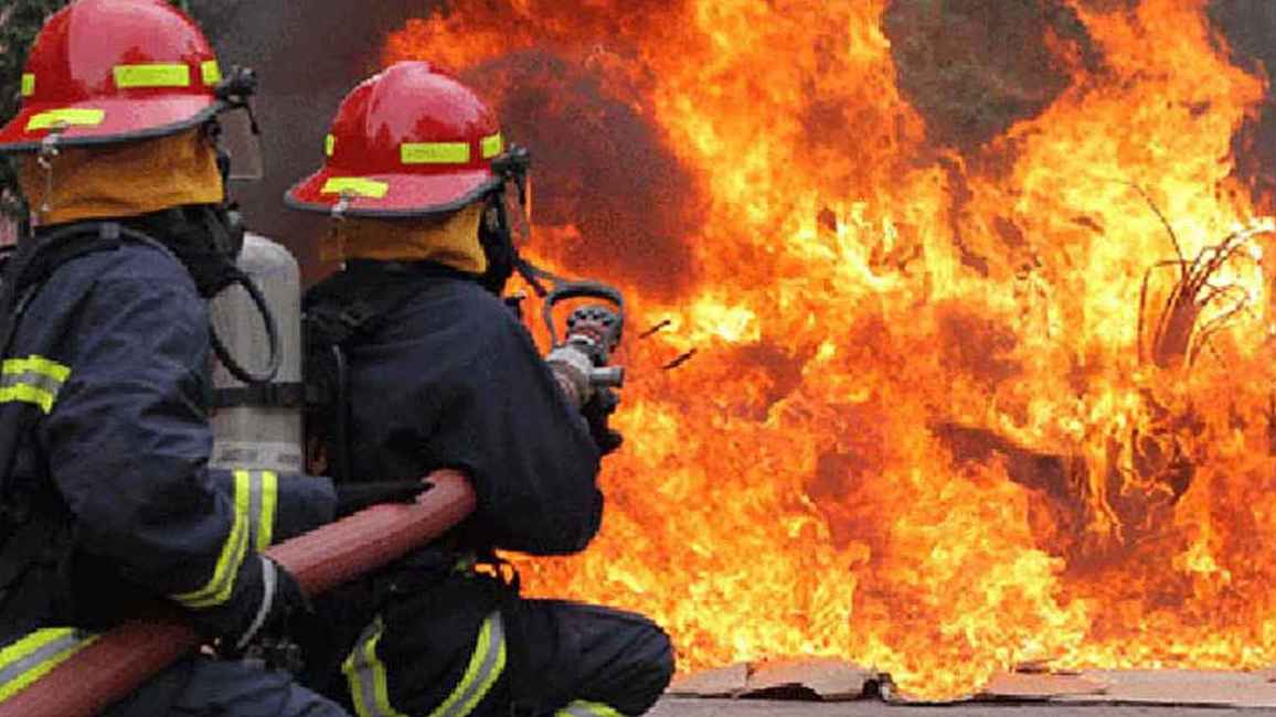 গাজীপুরে কারখানার গুদামে আগুন