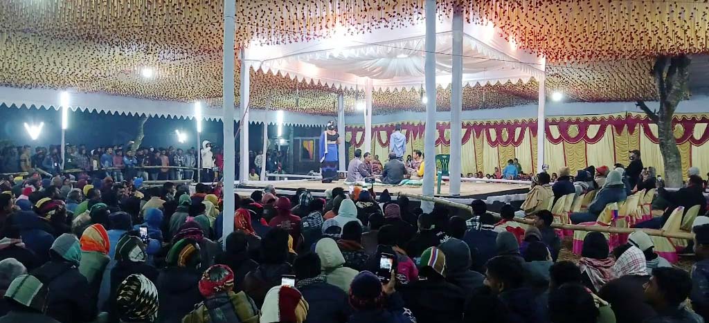 Photo_(1)_TKG_Crowds_throng_Thakurgaon_for_'Lost_Dhamer_Gaan'_festival