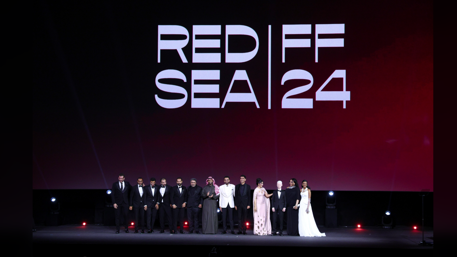 বিশ্ব তারকাদের নিয়ে রেড সি'র জমকালো উদ্বোধন