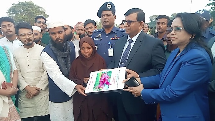 আন্দোলনে নিহত রাসেলের পরিবারকে জায়গাসহ ঘর উপহার
