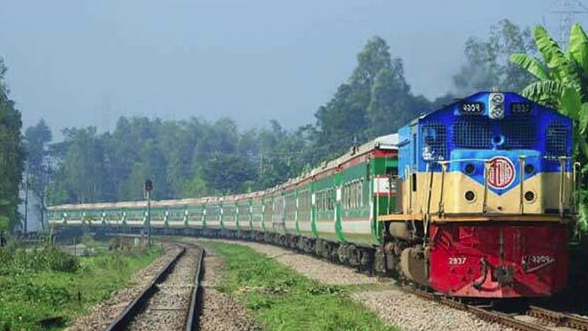 নাটোরে হুক ভেঙে ২ বগি বিচ্ছিন্ন, এক ঘণ্টা পর ছাড়ে ট্রেন