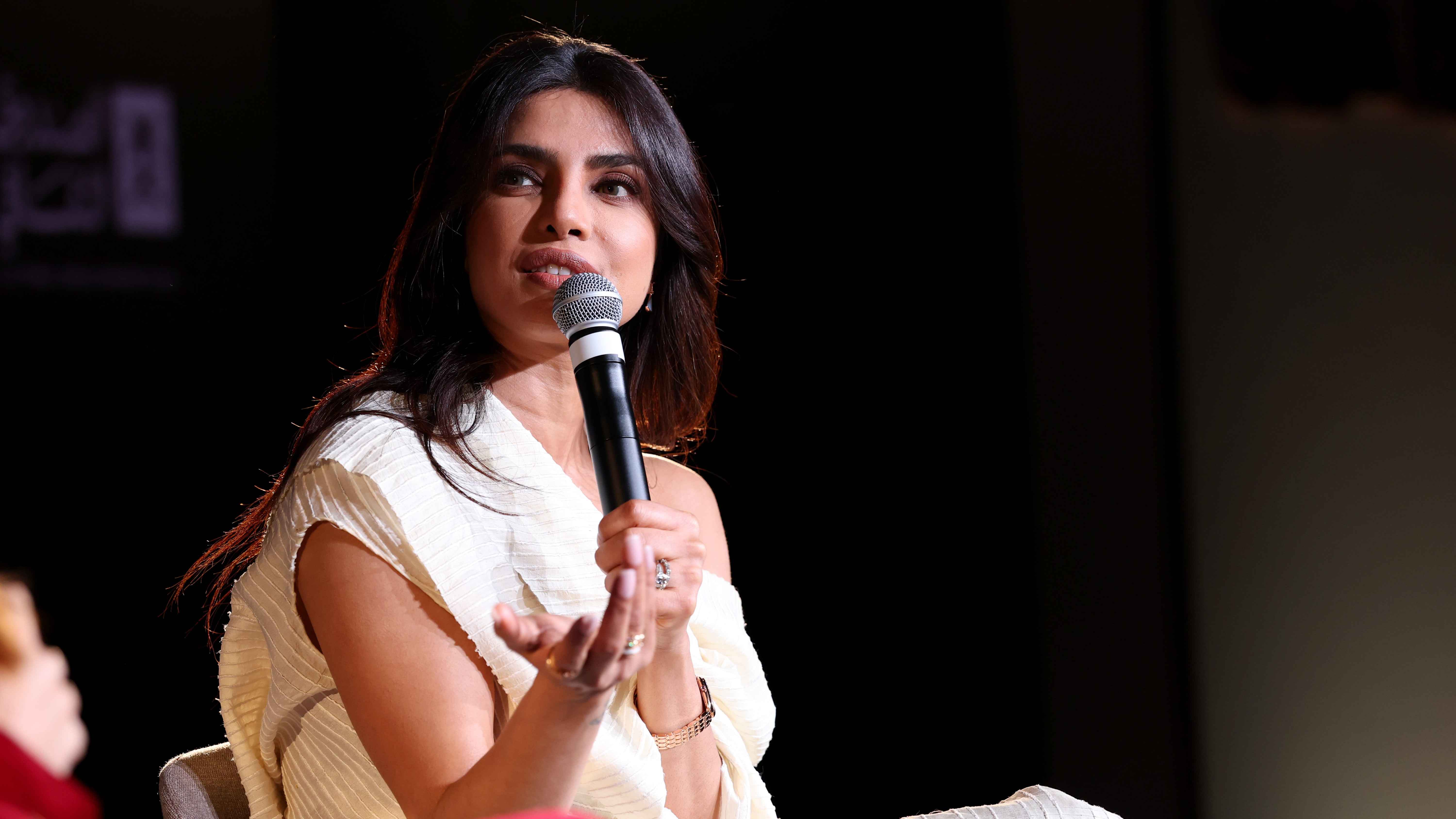 রেড সি’তে এসে বলিউডে ফেরার ঘোষণা দিলেন প্রিয়াঙ্কা চোপড়া