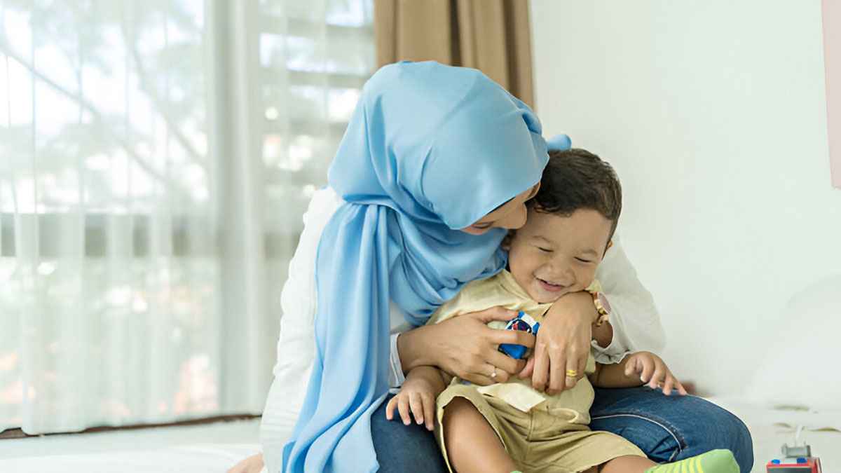 ২ বছর পূর্ণ হলে বাচ্চাকে বুকের দুধ খাওয়ানো কি হারাম?