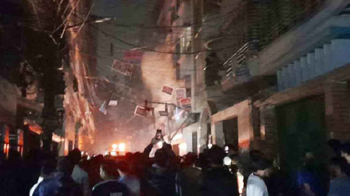 ৭ ইউনিটের এক ঘণ্টার চেষ্টায় বনানীর আগুন নিয়ন্ত্রণে