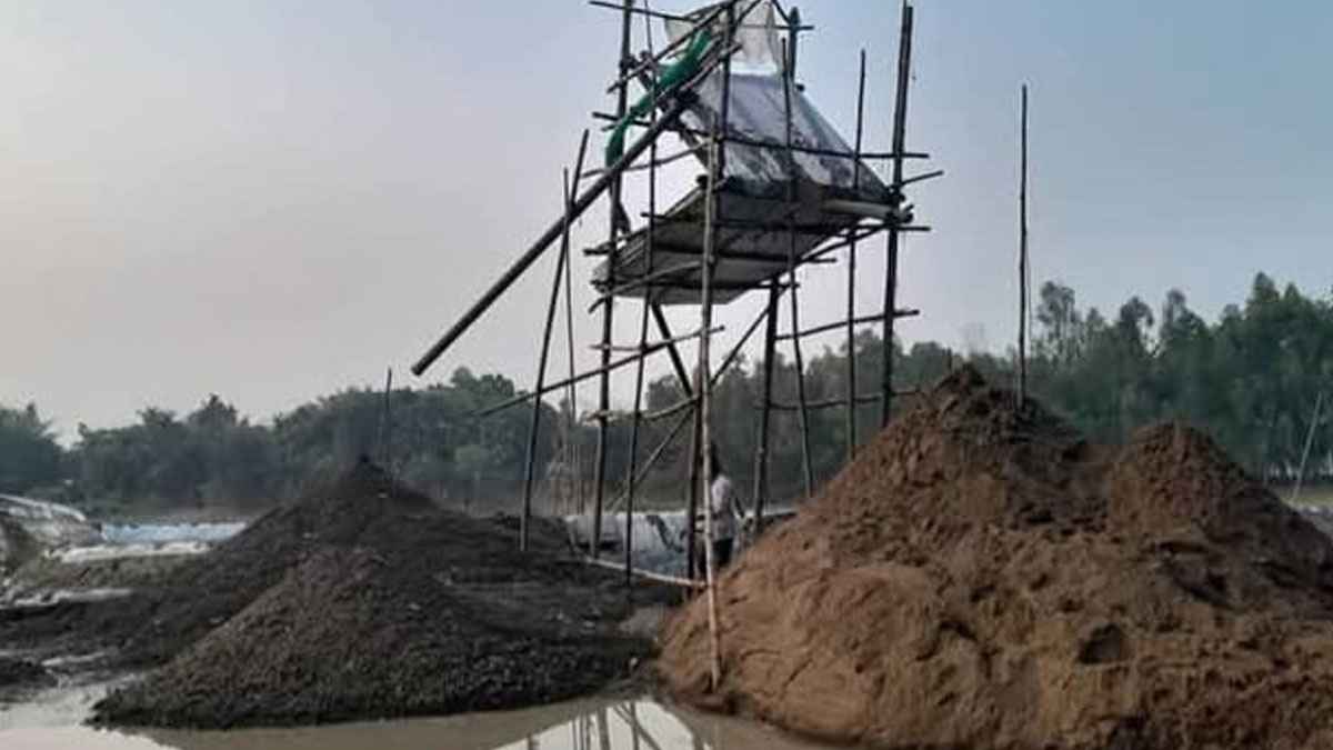 ভোগাই নদী থেকে ফের বালু উত্তোলন, খনন যন্ত্র ও পরিবহন জব্দ