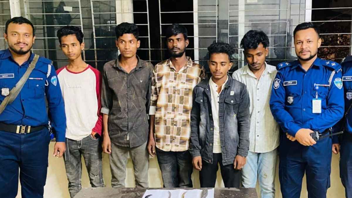 কক্সবাজারে ছিনতাই চক্রের ৫ সদস্য আটক