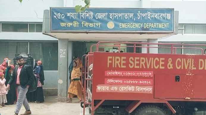 চাঁপাইনবাবগঞ্জে পৃথক সড়ক দুর্ঘটনায় বাবা-ছেলেসহ ৩ জন নিহত