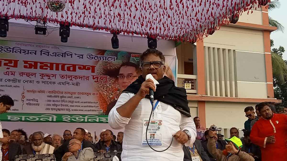 শেখ হাসিনা মোদিকে প্রভু মনে করেন, ভারতেই পালিয়েছেন: দুলু