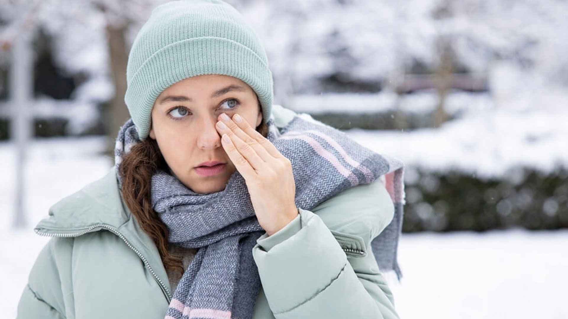 পানি ঝরছে, লাল হয়ে থাকছে? শীতে চোখের যত্নে করণীয়