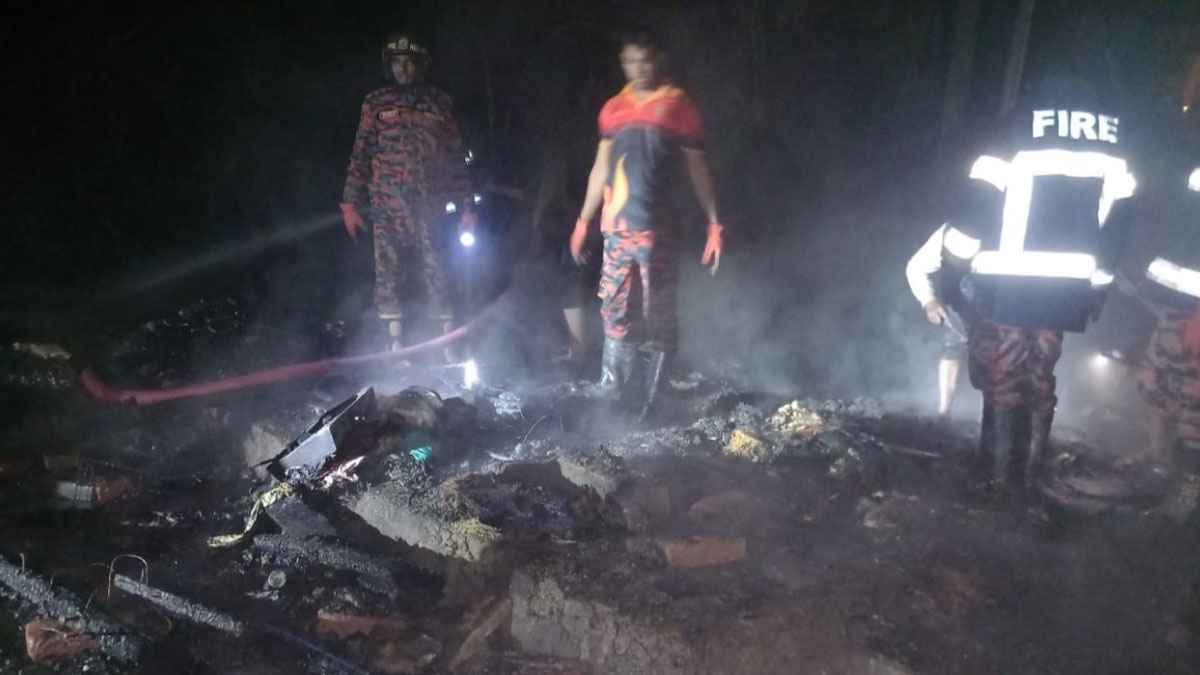ঝালকাঠিতে অগ্নিকাণ্ডে বসতঘর পুড়ে ছাই