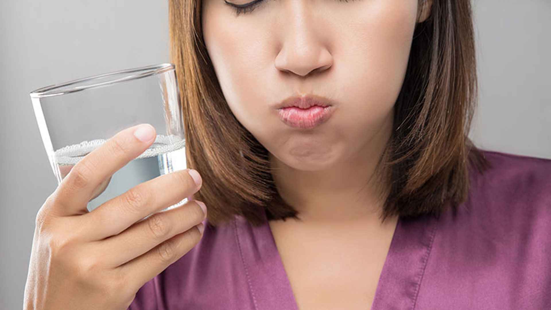 লবণ-পানি দিয়ে রোজ গার্গল করেন? জানুন এতে কী হয় শরীরে