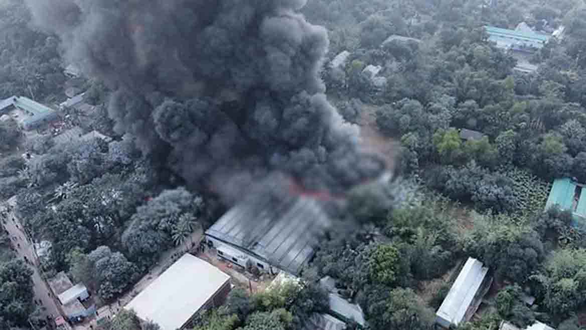 গাজীপুরে কারখানায় আগুন, নিহতের সংখ্যা বেড়ে তিন