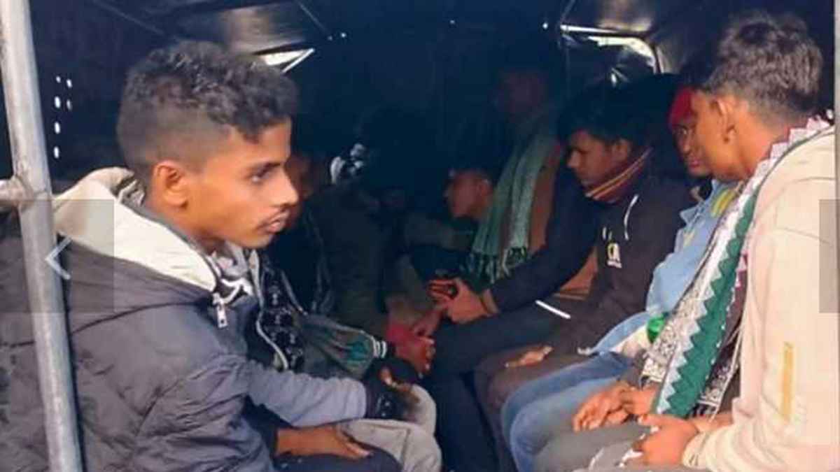 খেজুরের রস পান করতে এসে ‘জয় বাংলা’ স্লোগান, গ্রেফতার ১৫