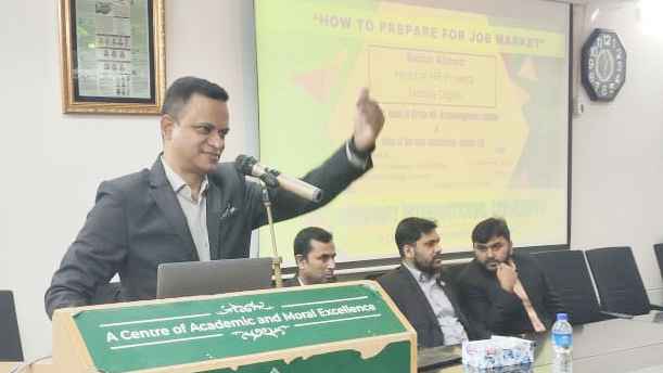 মানারাত ইউনিভার্সিটিতে ‘হাউ টু প্রিপার ফর জব মার্কেট’ শীর্ষক সেমিনার