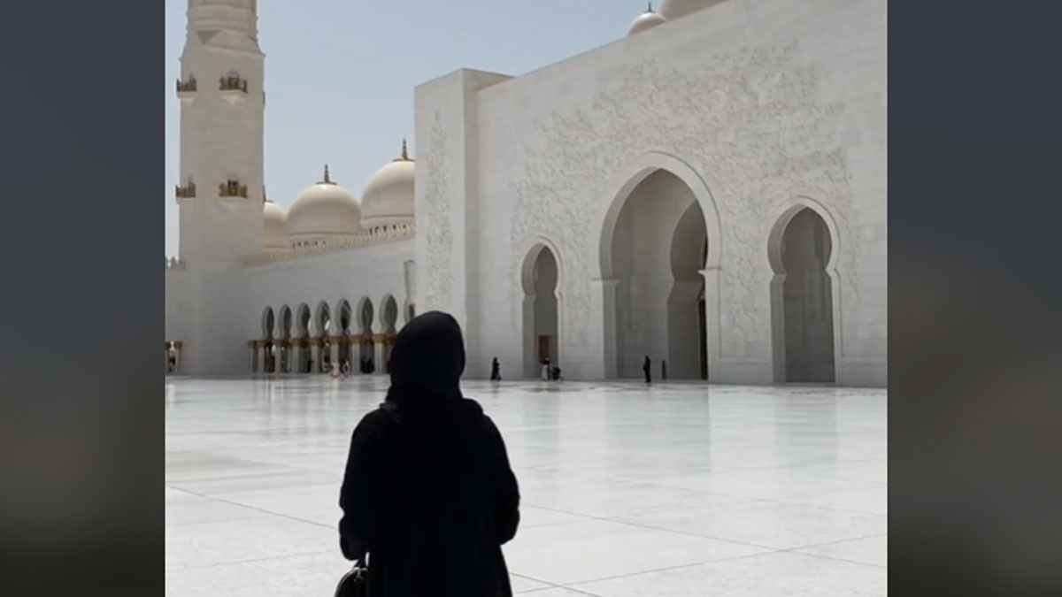 নারীদের যে কণ্ঠস্বরে কথা বলতে বলে ইসলাম