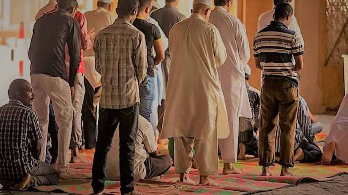 প্যান্ট, লুঙ্গি টাখনুর নিচে ঝুলে থাকলে নামাজ শুদ্ধ হবে?