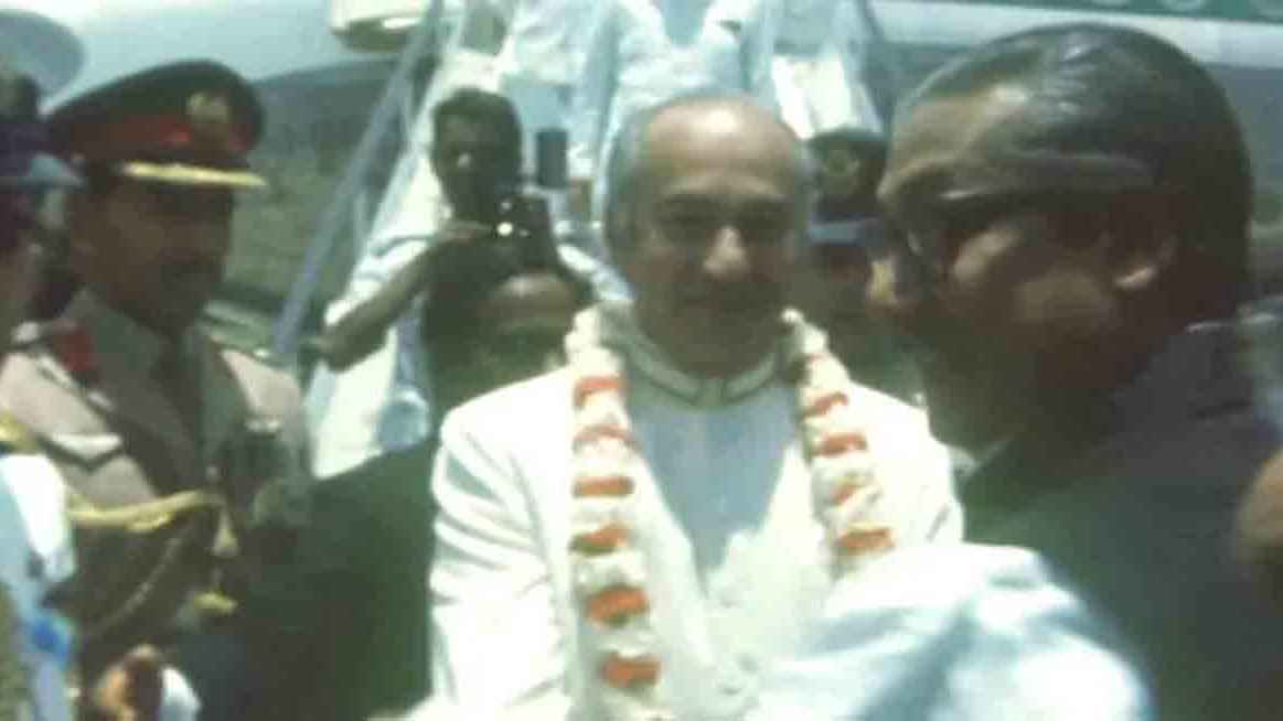 স্বাধীন বাংলাদেশে পাকিস্তানের প্রধানমন্ত্রীর প্রথম সফর ঘিরে যা ঘটেছিল