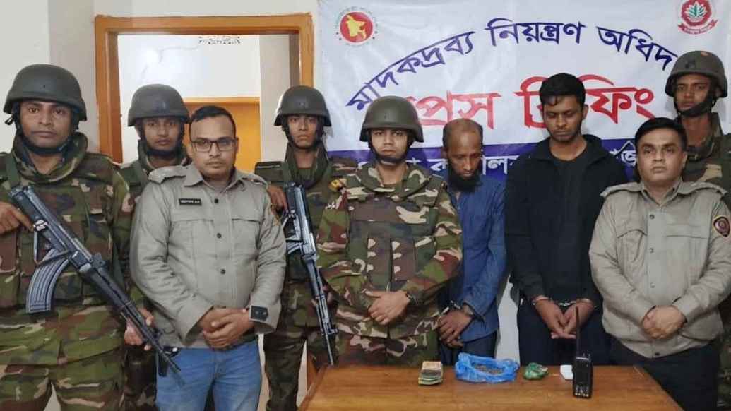 পিরোজপুরে মাদকসহ বাবা-ছেলে গ্রেফতার