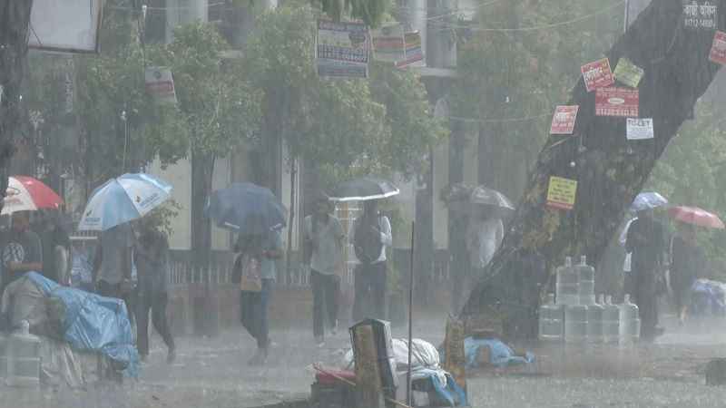 দুই-তিন দিন বৃষ্টি ঝরার আভাস, কমতে পারে তাপমাত্রা