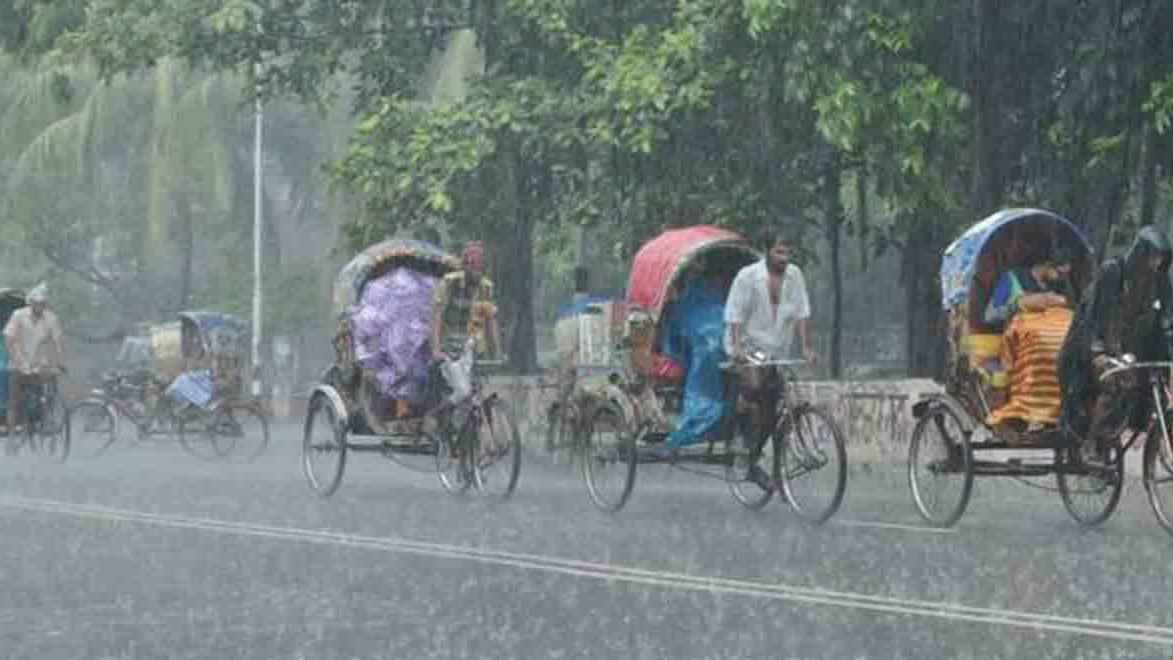সাগরে লঘুচাপ: দেশজুড়ে টানা বৃষ্টির আভাস