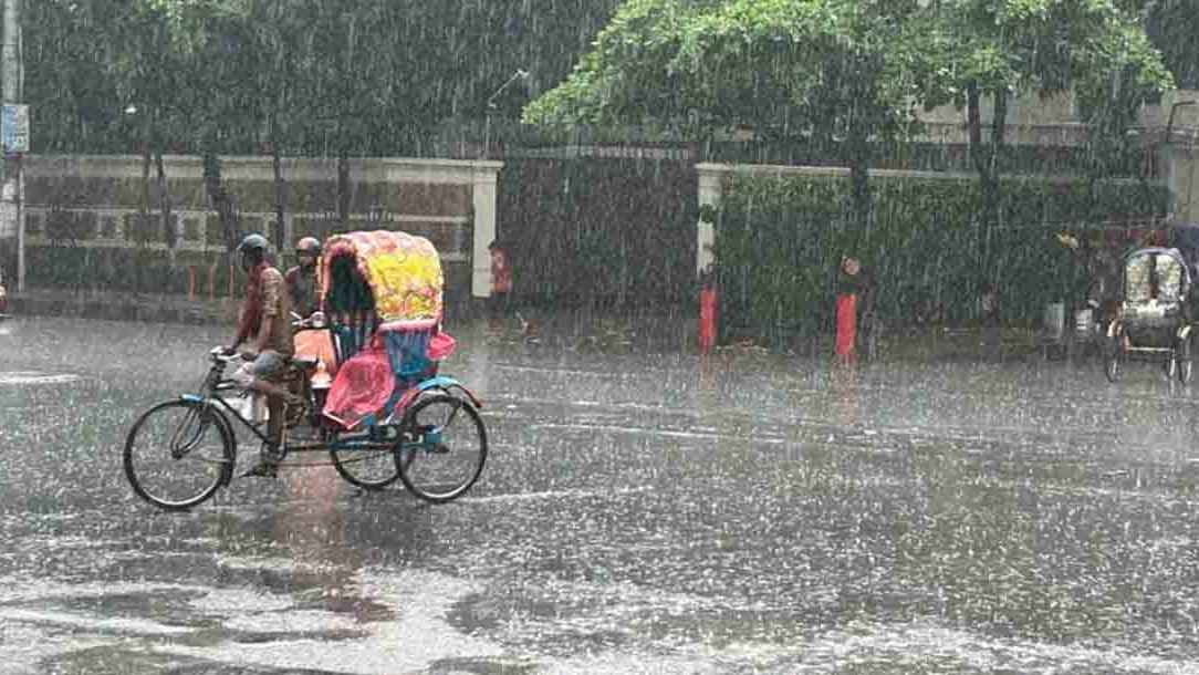 রেকর্ড বৃষ্টির শঙ্কা, বেশি হবে যেসব বিভাগে