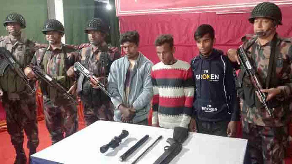 সুনামগঞ্জ সীমান্তে অস্ত্রসহ আটক ৩