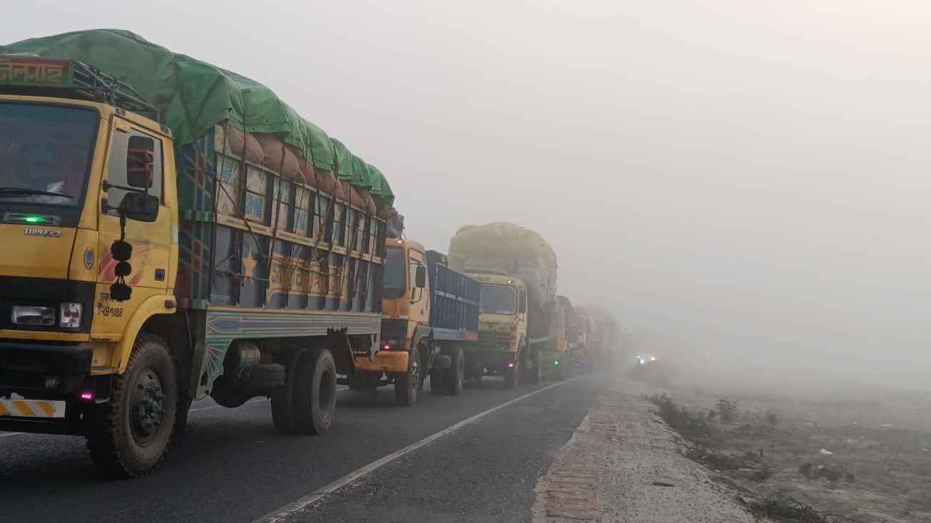 ৯ ঘণ্টা পর ঢাকা-টাঙ্গাইল মহাসড়কে যান চলাচল স্বাভাবিক