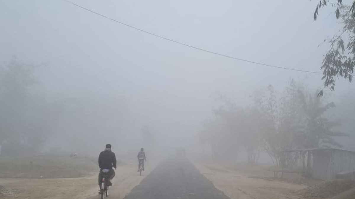 কনকনে শীতে কাবু হয়ে পড়েছে তেঁতুলিয়ার মানুষ