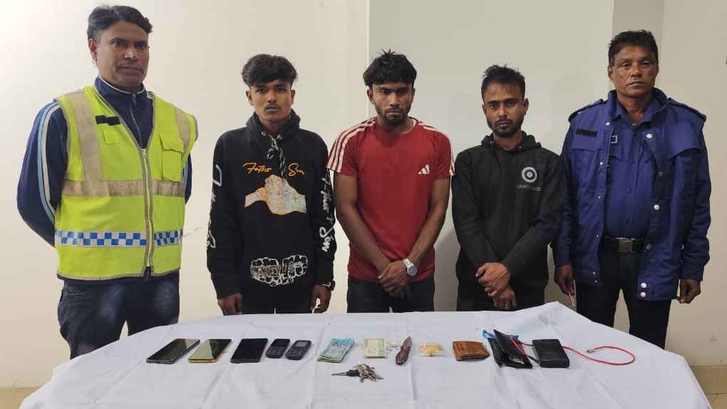 পূর্বধলায় ইয়াবাসহ ৩ যুবক আটক