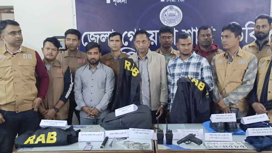 পিরোজপুরে ডাকাতির প্রস্তুতিকালে ৩ ভুয়া র‍্যাব সদস্য গ্রেফতার