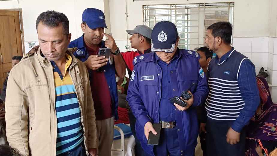 পরকীয়ায় রাজী না হওয়ায় প্রবাসীর স্ত্রীকে কুপিয়ে হত্যা