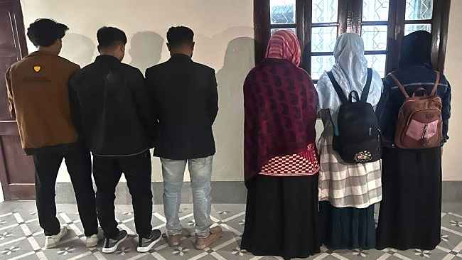 আবাসিক হোটেলে অসামাজিক কার্যকলাপ, ৬ তরুণ-তরুণী আটক