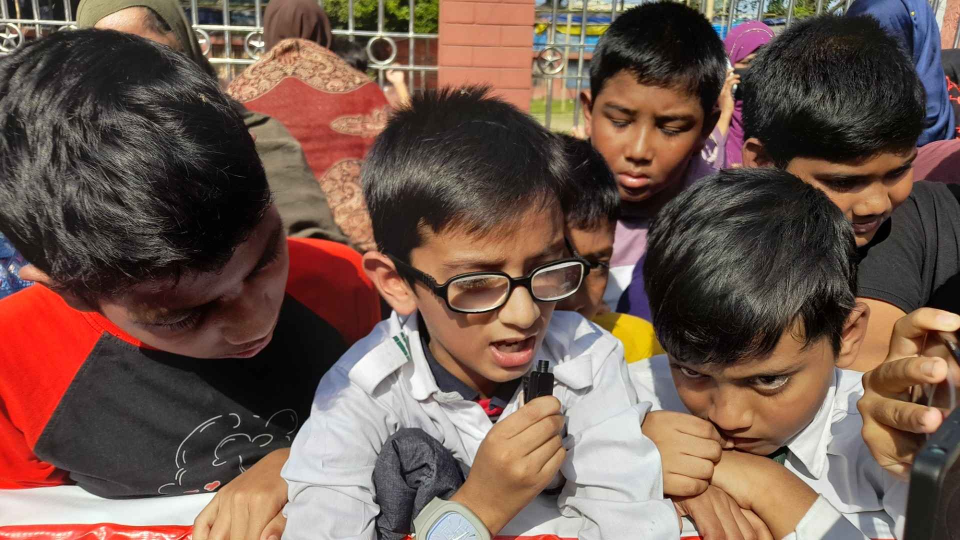 ফেনীতে নাশিত হত্যাকারীদের গ্রেফতার ও শাস্তির দাবিতে মানববন্ধন