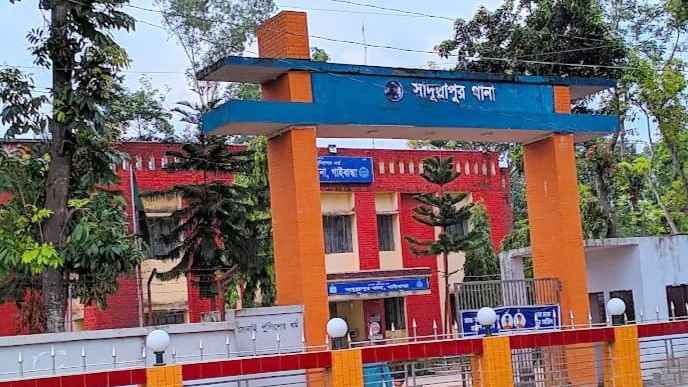 সাদুল্লাপুরে অটোভ্যান চালকের মরদেহ উদ্ধার